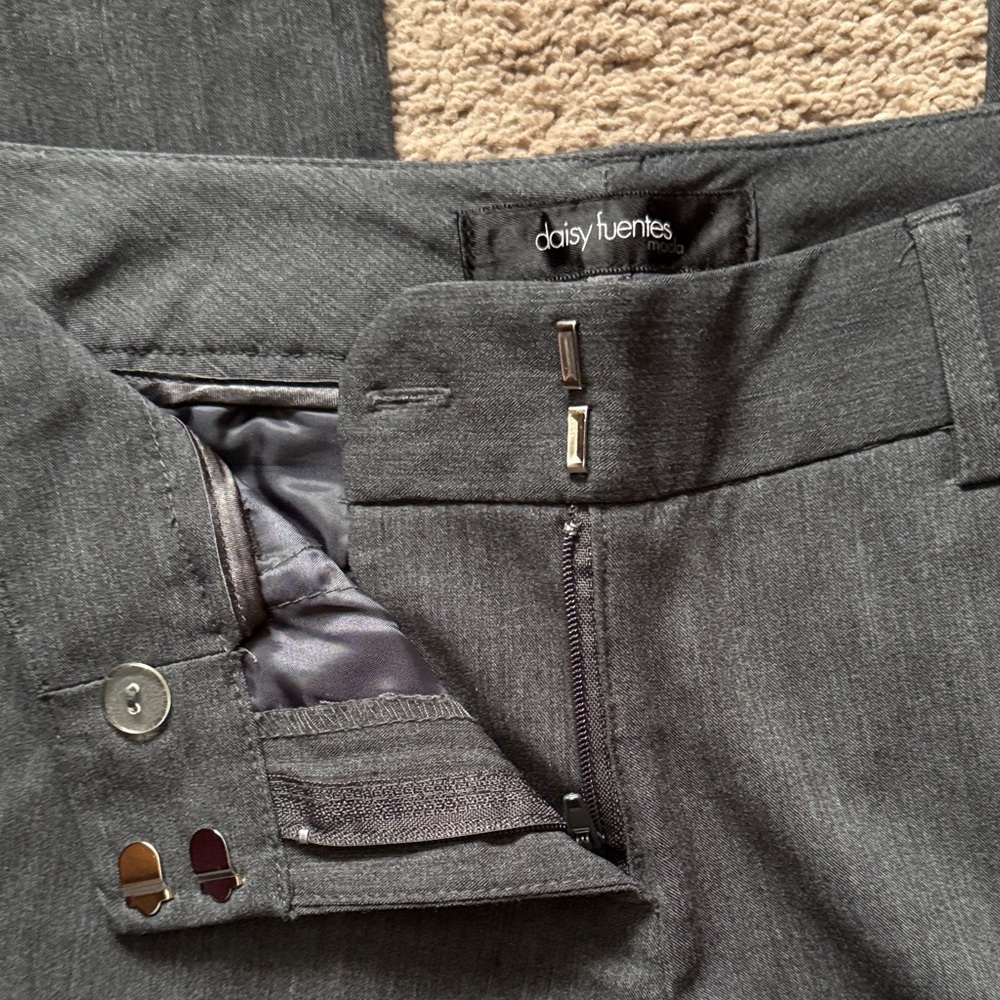 Daisy Fuentes Charcoal Fit and Flared Women’s Trousers. Size 4 - Picture 3 of 8
